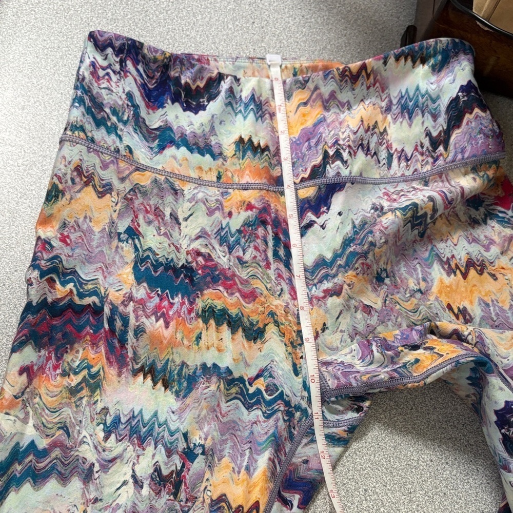 Peloton Multicolor Patterned Activewear Set - Picture 9 of 10